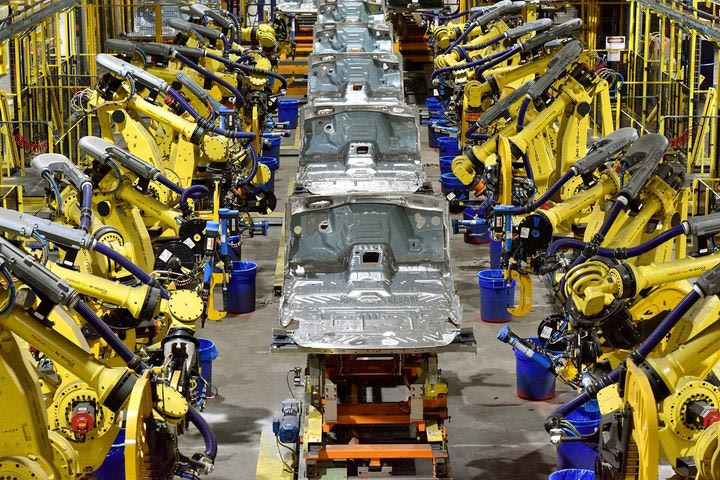 Επενδύσεις μαμούθ και αλλαγές στην παραγωγική ρουτίνα των αυτοκινήτων