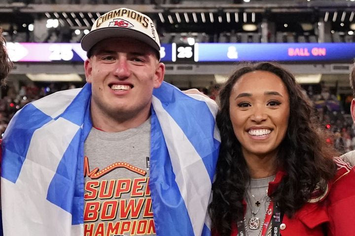 Καρλαύτης: Τα γενέθλια και οι ευχές της συντρόφου του στα ελληνικά