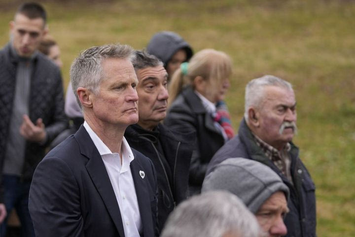 Ράγισαν καρδιές στο τελευταίο αντίο στον Ντέγιαν Μιλόγεβιτς, παρών στην κηδεία του και ο Στιβ Κερ