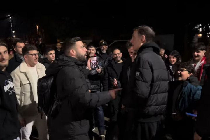 Ολυμπιακός: Το “για πάντα στο λιμάνι” οπαδού των “ερυθρόλευκων” στον Μπαρτζώκα μετά την νίκη επί της Μπάγερν και οι πανηγυρισμοί