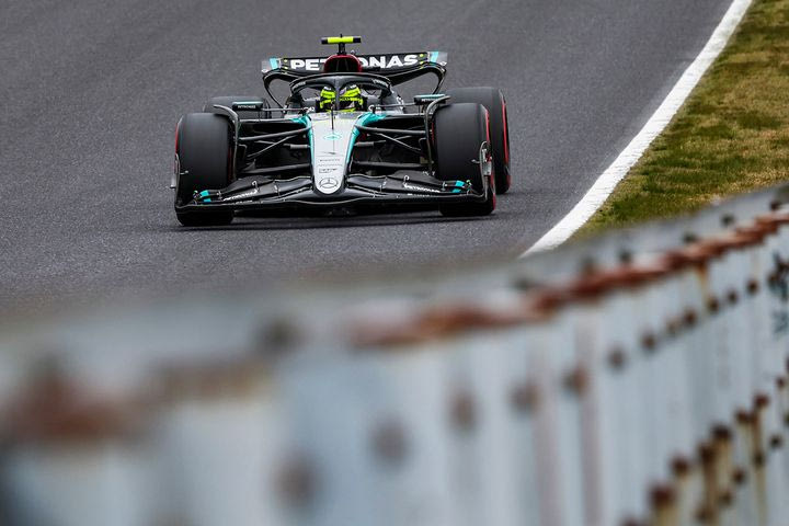 Χάμιλτον και Ράσελ πιστεύουν ότι η Mercedes θα μπει στη μάχη του βάθρου στο GP της Σουζούκα