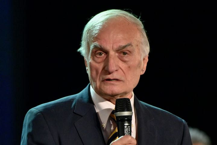 Συγκλονιστικός Μανώλης Μαυρομμάτης: “Ηταν το χτύπημα το ένα πίσω από το άλλο. Το σπίτι μου κάηκε, και έχασα τη γυναίκα μου”