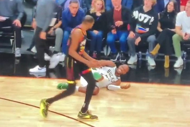 NBA, Μπακς: Σε αναμμένα κάρβουνα για Μίντλετον, που γύρισε τον αριστερό του αστράγαλο κόντρα στους Σανς