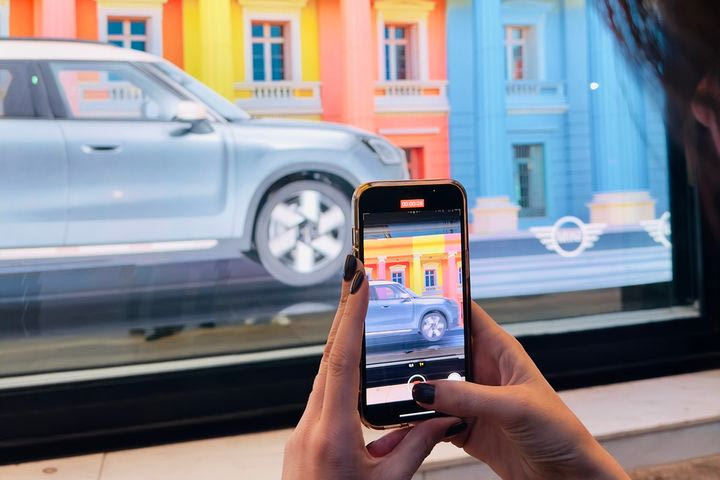 Το νέο Mini Countryman πάει για ψώνια στο Attica City Link