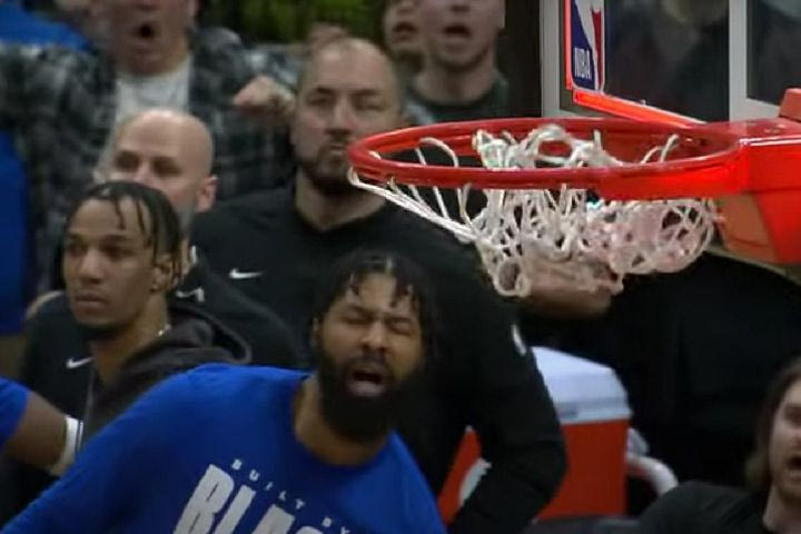 NBA: Η απίστευτη γκριμάτσα του Μαρκίφ Μόρις των Μάβερικς μετά το buzzer-beater του Στρους