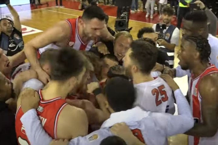 Ολυμπιακός: Οι αντιδράσεις των Αγγελόπουλων και η κραυγή της αγέλης ξεχωρίζουν στην παρακάμερα του τελικού