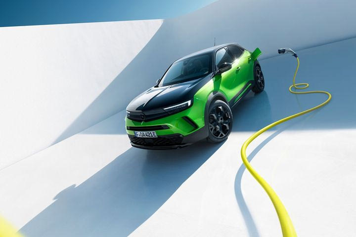 H εξαιρετική γκάμα ηλεκτρικών της Opel την έφερε στην πρώτη θέση των πωλήσεων
