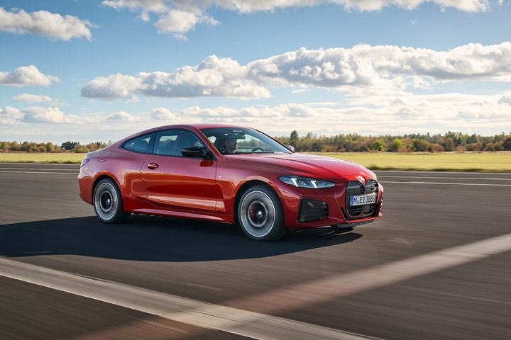 Η BMW ανανέωσε τη Σειρά 4 Coupe και Cabrio προσθέτοντας στοιχεία που κάνουν τη διαφορά