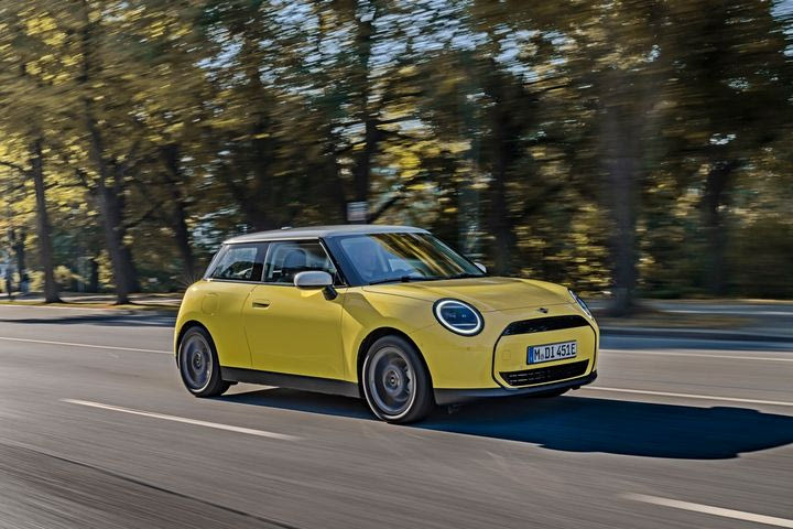 Η έκδοση Classic του νέου MINI Cooper E στοχεύει στο συναίσθημα με απόλυτα σύγχρονο τρόπο