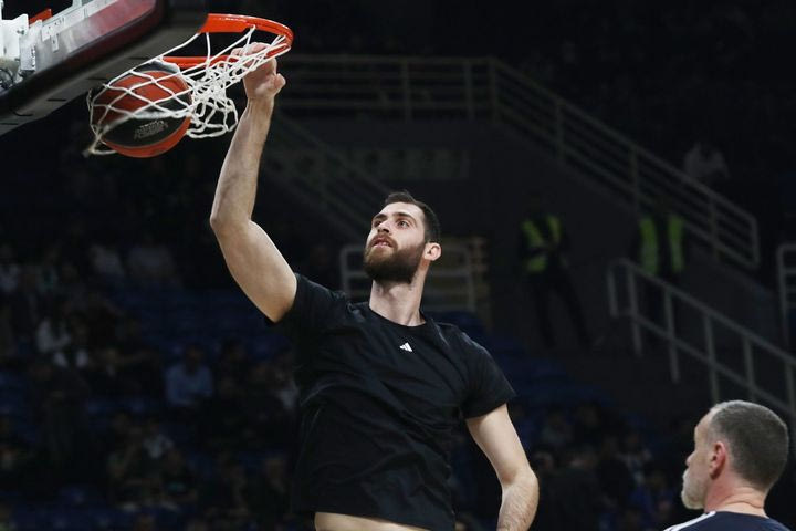 Παναθηναϊκός AKTOR: Αποδοκιμασίες από τη μία και χειροκροτήματα από την άλλη για Παπαγιάννη στην επιστροφή του στο ΟΑΚΑ