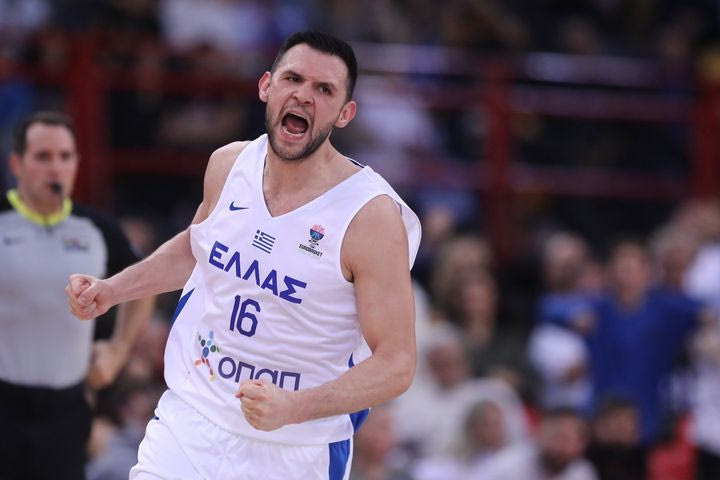 Παπανικολάου: “Ένα γεμάτο γήπεδο με παιδάκια και ελληνικές σημαίες είναι ικανό να σε κάνει να ξεχάσεις την κούραση και να δώσεις τα πάντα”