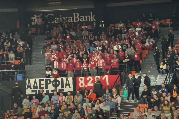 Ολυμπιακός: Το πανό στη Fonteta για τη μαύρη επέτειο και η ομιλία του Μπαρτζώκα στα αποδυτήρια