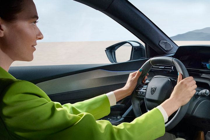 H Peugeot συνεχίζει την τεχνολογική επανάσταση ενσωματώνοντας το ChatGPT στα μοντέλα της