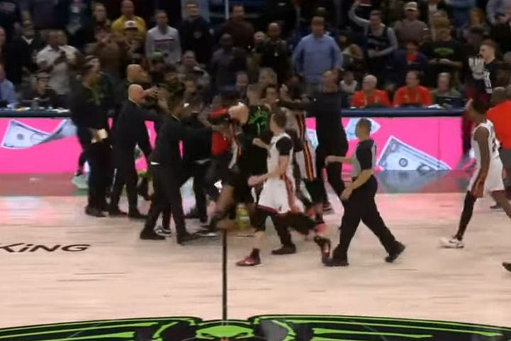NBA: Χαμός στο Πέλικανς – Χιτ, σύρραξη και 4 αποβολές