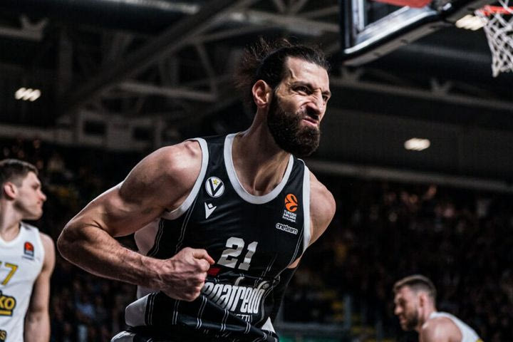 Μπρέσια – Μπολόνια 74-96: Η Βίρτους έκανε το 3-0 με μυθικό Σενγκέλια και αφιέρωσε το πρωτάθλημα στον Πολονάρα