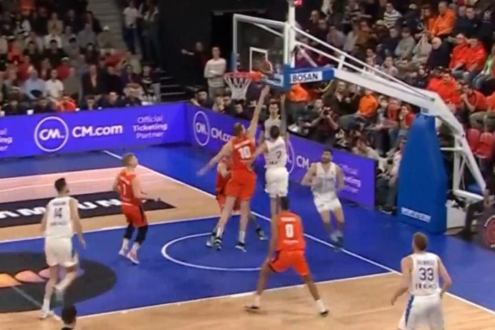 Τολιόπουλος: Το μεγάλο καλάθι που έβαλε στα 29.5″ πριν από το τέλος με την Ολλανδία