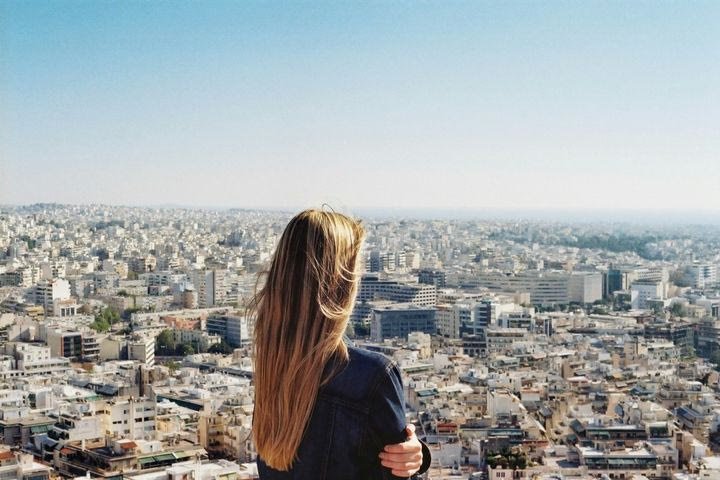 18χρονη τουρίστρια διασύρει διεθνώς την ελληνική δικαιοσύνη που αθώωσε τον βιαστή της