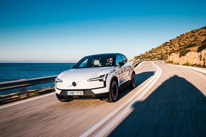 Νέα τιμή για το Volvo EX30: Ακόμα πιο προσιτό το premium SUV με τη νέα επιδότηση