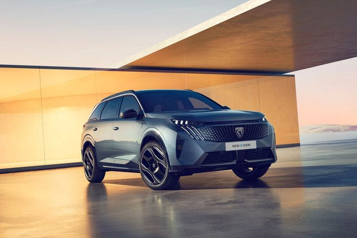 Η Peugeot παρουσίασε το νέο μεγάλο SUV e-5008 και αυτά είναι τα στοιχεία που το κάνουν ξεχωριστό