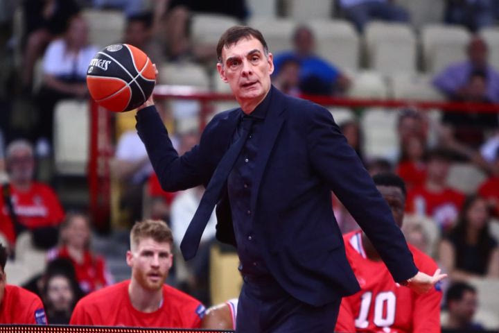Ολυμπιακός – Άρης: Πάσα του Γιαννούλη Λαρεντζάκη κατέληξε στα χέρια του Γιώργου Μπαρτζώκα
