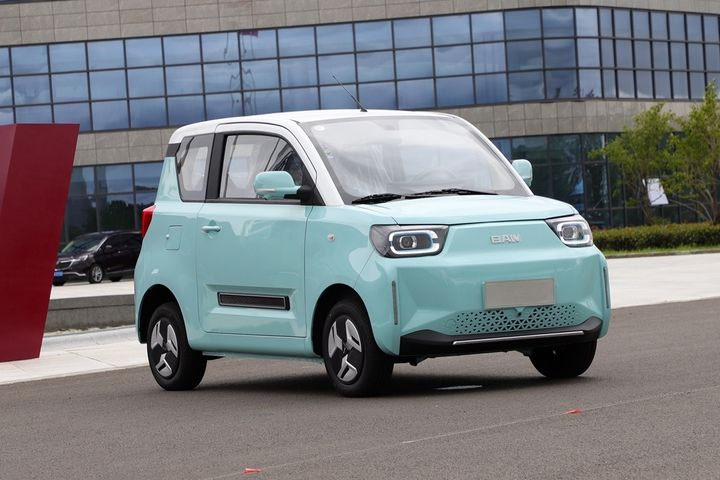 Το Baw Pony στην Ελλάδα: Έχει 4 θέσεις, αυτονομία 170 χιλιόμετρα και φορτίζει στο σπίτι σε πέντε ώρες