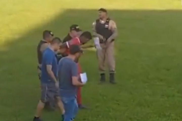 Βραζιλία: Ποδοσφαιριστής συνελήφθη εν ώρα αγώνα, κατηγορείται για διακίνηση και εμπορία ναρκωτικών