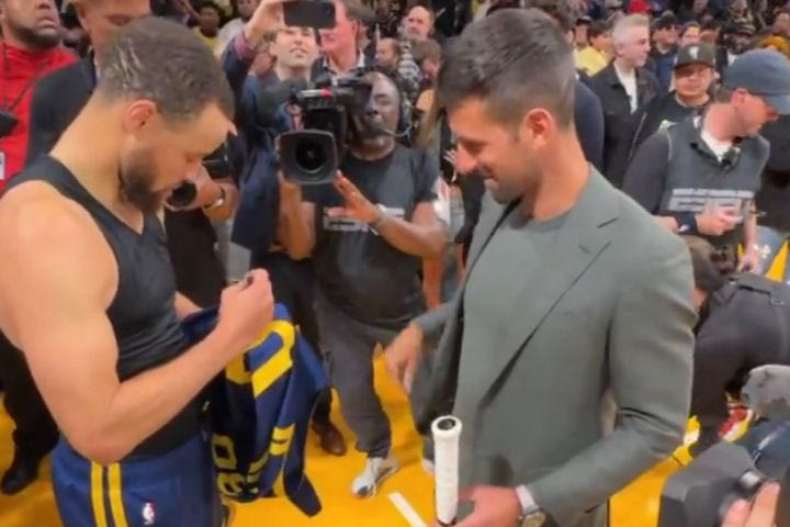 NBA: Κάρι και Τζόκοβιτς αντάλλαξαν φανέλα με ρακέτα στον αγώνα Λέικερς – Γουόριορς