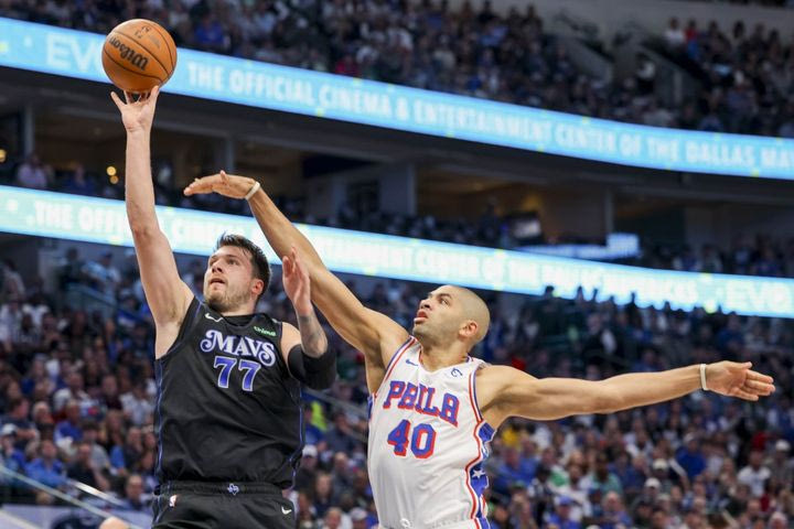 NBA: Οι -χωρίς Εμπίντ- Σίξερς πέρασαν από το Ντάλας παρά το triple-double του Ντόντσιτς