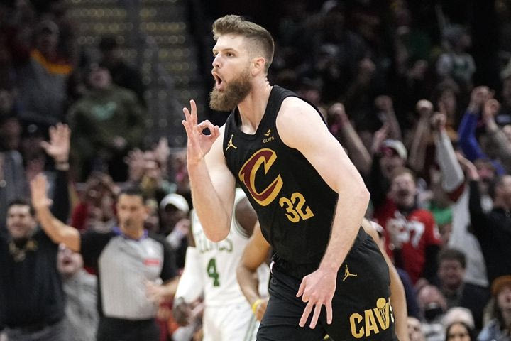 NBA: Οι Καβαλίερς λύγισαν τους Σέλτικς με 20άρα του Ντιν Γουέιντ στην 4η περίοδο και ένα challenge στα 0.7″