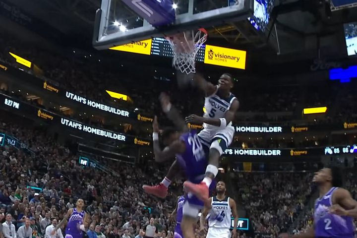NBA: Απίθανος Άντονι Έντουαρντς, έκανε πόστερ τον Κόλινς σε ένα από τα καρφώματα της χρονιάς
