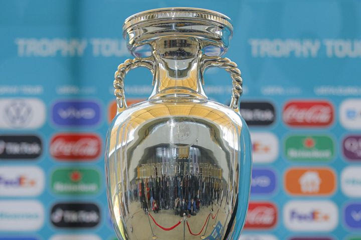 Το τρόπαιο του UEFA EURO 2024 επισκέπτεται την Πέμπτη την Αθήνα