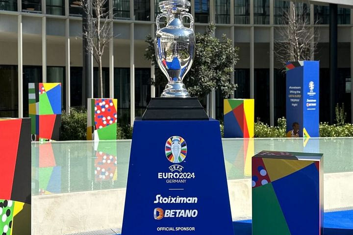 Δες από κοντά το κύπελλο του UEFA ΕURO 2024™