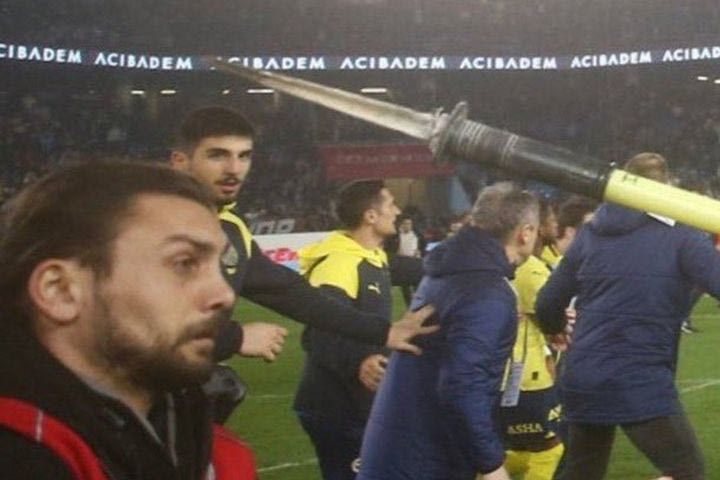 Τράμπζονσπορ – Φενέρμπαχτσε: Τα πολεμοφόδια των χούλιγκαν στην εισβολή τους