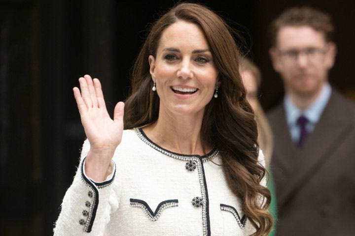 Kate Middleton: Η πρώτη επίσημη φωτογραφία με τα παιδιά της μετά την επέμβαση (και τις θεωρίες συνωμοσίας)
