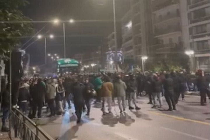 Παναθηναϊκός: Αποθέωση για τους θριαμβευτές στο “Γ. Καραϊσκάκης” και συνθήματα