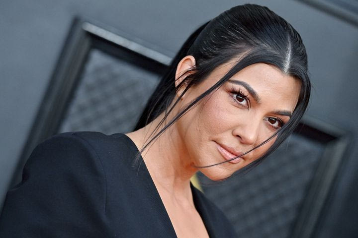 H Kourtney Kardashian βγάζει γάλα με το θήλαστρο και στάζει δηλητήριο στα σχόλια