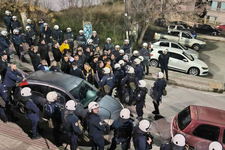 Λαμία – ΑΕΚ: Η αστυνομία προχώρησε σε προσαγωγές ατόμων που είδαν το ματς από τις ταράτσες