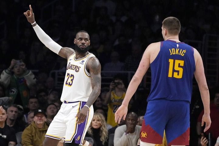NBA: Οι Νάγκετς λύγισαν τους Λέικερς στο ιστορικό βράδυ του ΛεΜπρόν