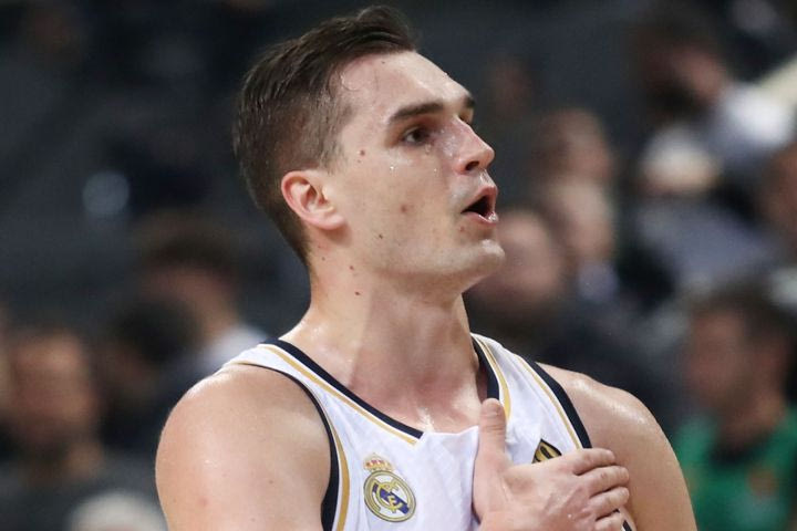 Η Μπαρτσελόνα “χρυσώνει” τον Χεζόνια σύμφωνα με ισπανικό δημοσίευμα δίνοντάς του το μεγαλύτερο συμβόλαιο στην Ευρώπη