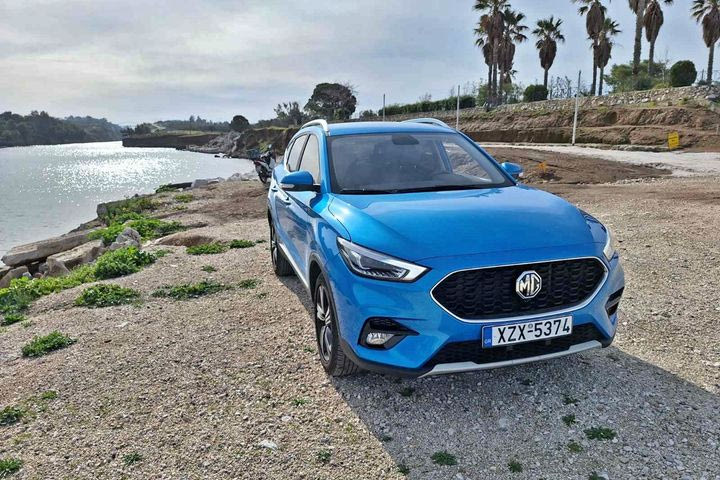 MG ZS 1.5 VT-i: Δοκιμάζουμε το SUV που αγοράζεις με τιμή μικρού αυτοκινήτου