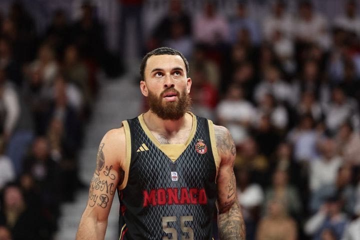 Ο Μάικ Τζέιμς αποβλήθηκε με δύο τεχνικές ποινές στο Μονακό – Μπουργκ και τουίταρε αμέσως κατά του διαιτητή: “Για αυτό δεν σφυρίζει στα playoffs της EuroLeague”