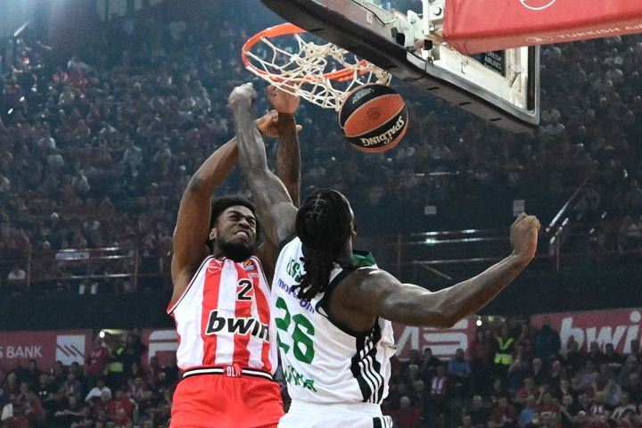 EuroLeague: Ο Μόουζες Ράιτ δεσπόζει στην κορυφή του Top-10 με επιβλητικό κάρφωμα μπροστά στον Λεσόρ