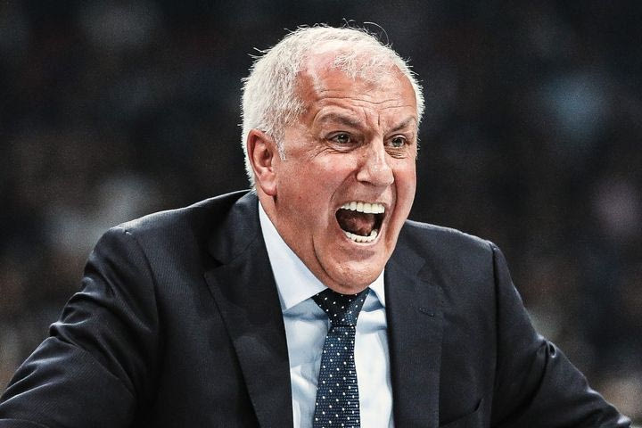 Ξέσπασε ο Ομπράντοβιτς κατά των παικτών του: "Δεν σκέφτονται το παιχνίδι, ήταν όλοι στα κινητά τους πριν το ματς" - Το VIDEO του χοντρού επεισοδίου με τον Τζόουνς