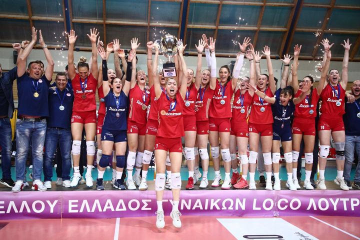 Η απονομή του Κυπέλλου Ελλάδας βόλεϊ γυναικών στον Ολυμπιακό
