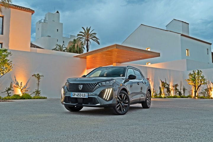 Συνεχίζει ακάθεκτο τις “υψηλές πτήσεις” στις πωλήσεις το νέο Peugeot 2008 SUV