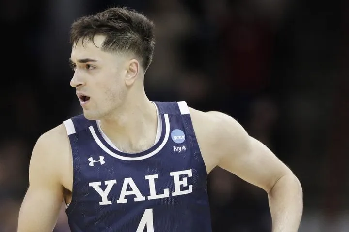 Οι Λος Άντζελες Κλίπερς αποδέσμευσαν τον Πουλακίδα