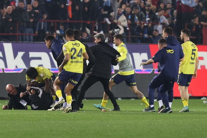 Ολυμπιακός: Θα ζητήσει από την UEFA να παίξει εκτός Τουρκίας με τη Φενέρμπαχτσε, σύμφωνα με τη Fotomac