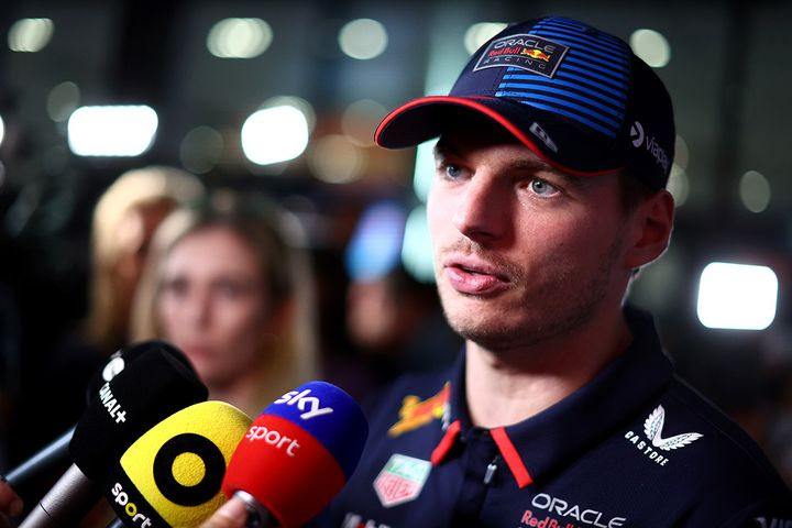 Ο Φερστάπεν δήλωσε την πίστη του στη Red Bull αλλά δεν απέκλεισε τη Mercedes