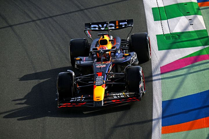 Formula 1: Ο Φερστάπεν δύο δέκατα ταχύτερος του Αλόνσο στις πρώτες δοκιμές της Τζέντα