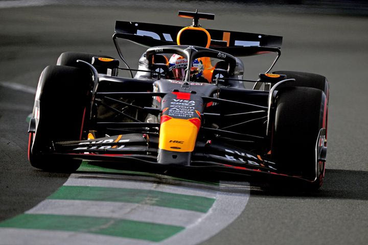 O Φερστάπεν ταχύτερος στις τρίτες δοκιμές της Τζέντα, σφοδρό ατύχημα του Τσόου